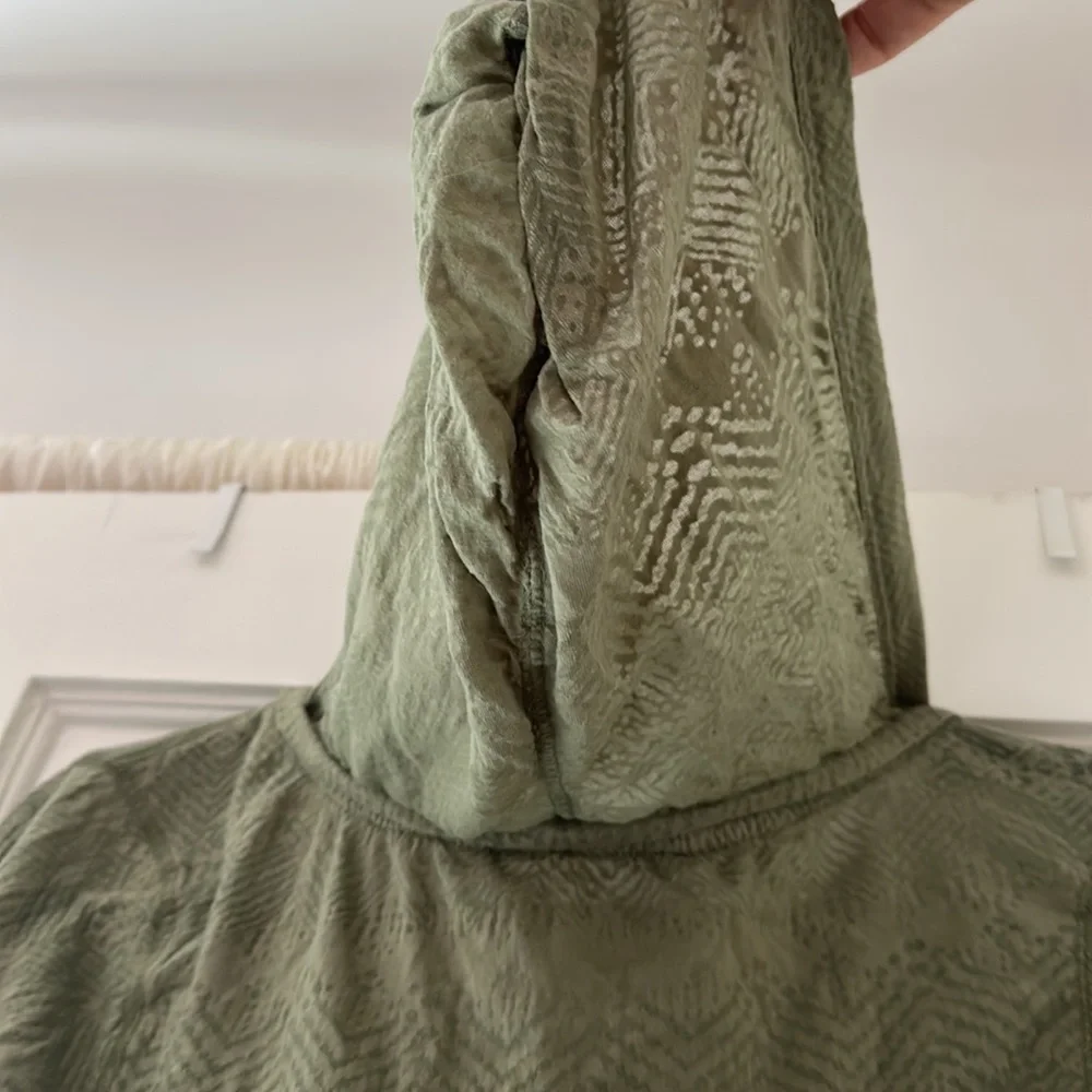 Athleta Long sleeve hoodie in green ombré - Picture 8 of 8